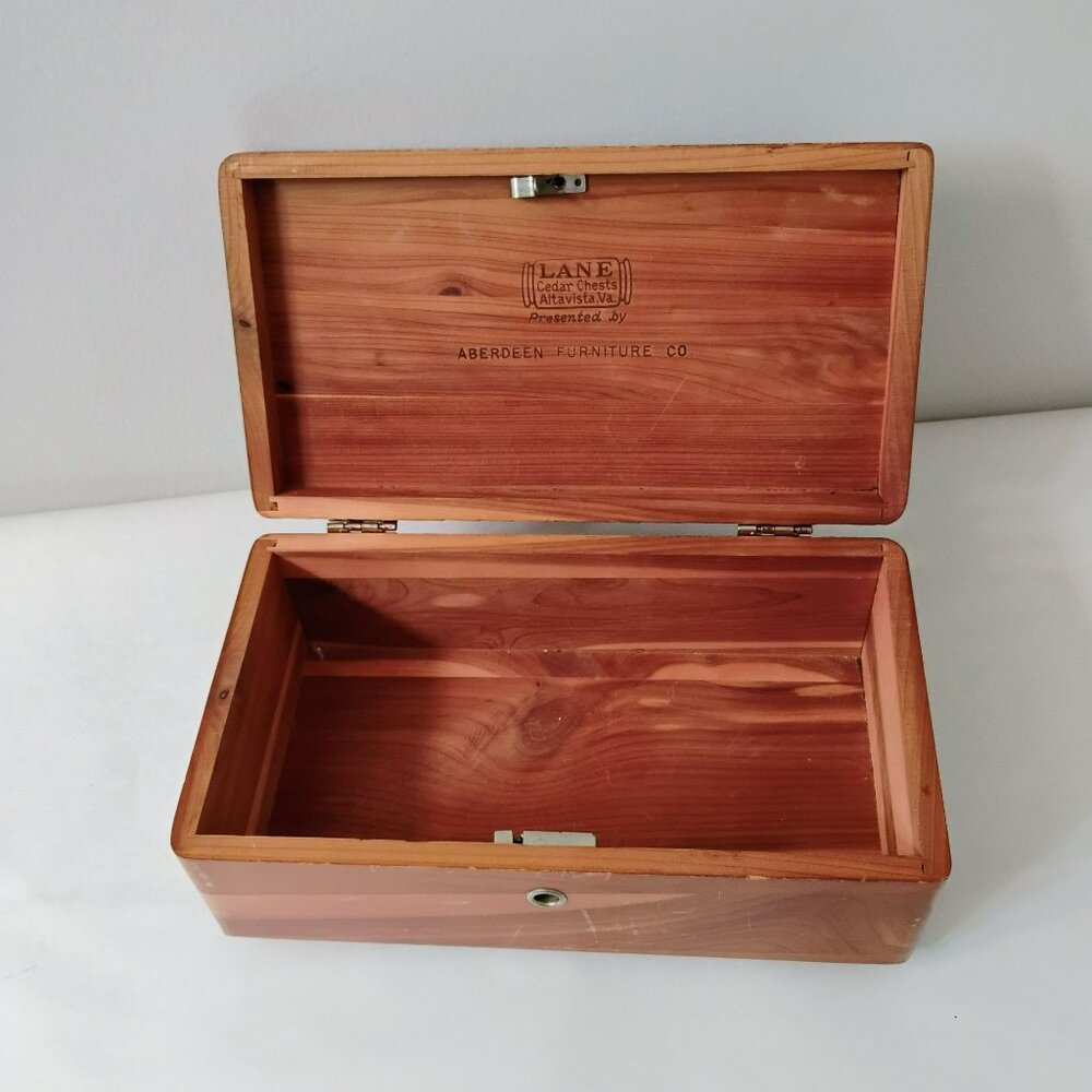 Vintage Miniature Lane Cedar Chest, Aberdeen Furniture Co, Rare w/Original Key - Picture 10 of 12